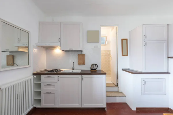 Küche Einer Kleinen Intimen Und Sehr Gemütlichen Wohnung Niemand Drinnen — Stockfoto