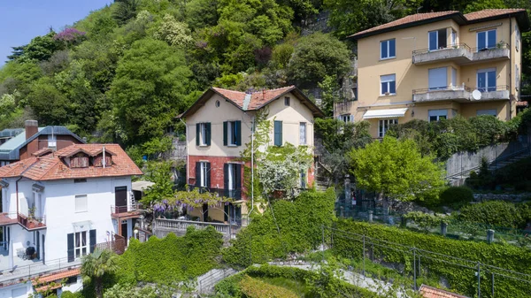 Como Gölü Nün Tepelerde Bir Vintage Chalet Havadan Görünümü — Stok fotoğraf