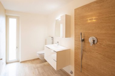 Minimalist modern mermer banyo, zarif. İçeride kimse yok