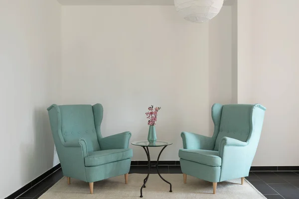 Détail Deux Fauteuils Turquoise Dans Appartement Vide Personne Intérieur — Photo