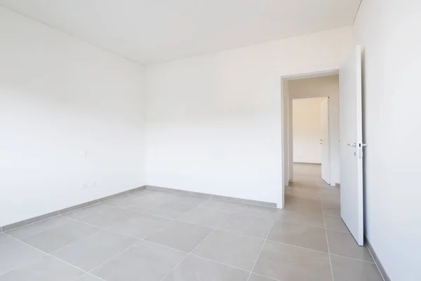 Εσωτερικοί Χώροι Του Μοντέρνο Διαμέρισμα Λευκούς Τοίχους Κανείς Στη Σκηνή — Φωτογραφία Αρχείου