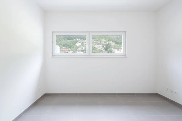 Habitación Vacía Paredes Blancas Con Ventana Con Vistas Hay Nadie — Foto de Stock