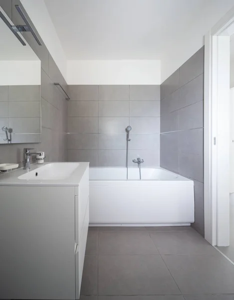 Banheiro Moderno Com Grandes Azulejos Apartamento Recém Construído Ninguém Dentro — Fotografia de Stock