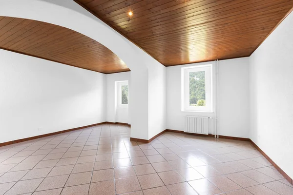 Chambre Blanche Complètement Vide Avec Bois Plafond Personne Intérieur — Photo