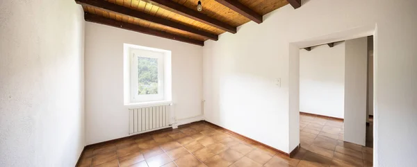 Habitación Blanca Completamente Vacía Con Madera Techo Nadie Dentro — Foto de Stock