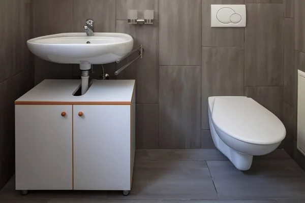 Vooraanzicht Badkamer Met Wastafel Toilet Niemand Binnen — Stockfoto