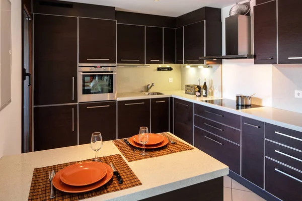 Moderne Keuken Met Een Bereid Schiereiland Klaar Voor Lunch Niemand — Stockfoto
