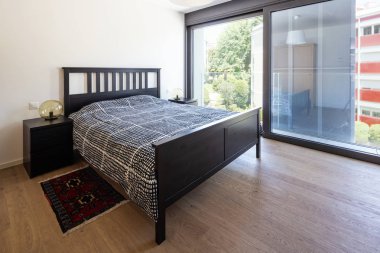 Modern yatak odası mobilya, zarif ve lüks ile. İçeride kimse yok.