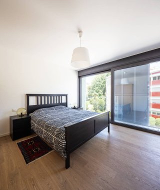 Modern yatak odası mobilya, zarif ve lüks ile. İçeride kimse yok.