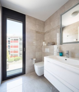 Modern banyo mermer bir tasarımcı daire içinde. İçeride kimse yok