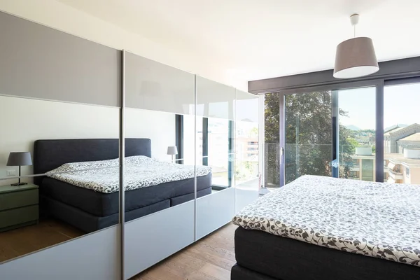 Quarto Moderno Com Mobiliário Elegante Luxuoso Ninguém Dentro — Fotografia de Stock