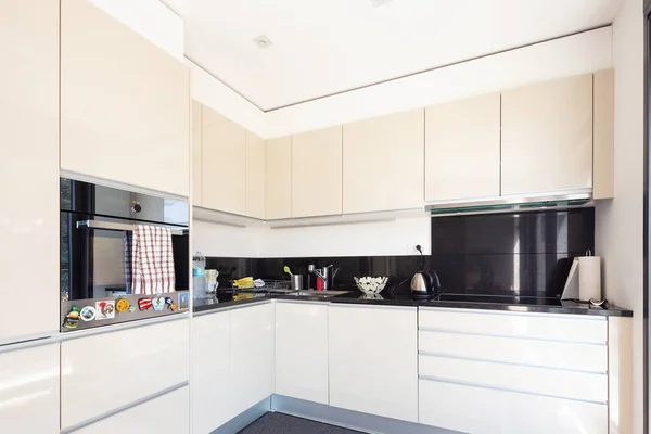 Crème Gekleurde Keuken Modern Appartement Niemand Insid — Stockfoto