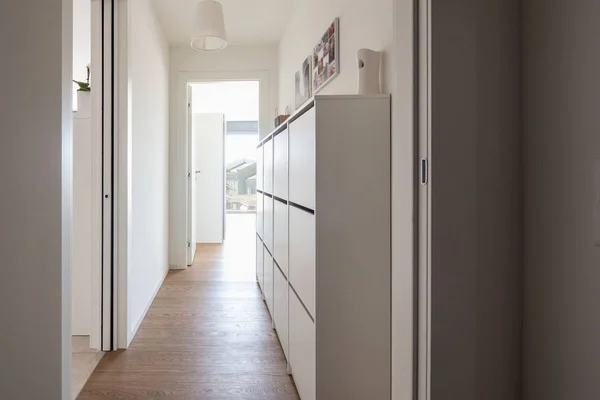 Corridor with chest of drawers and city view. White walls — Stock Image Corridor Chest Drawers City View White Walls Royalty Free Stock Photos
