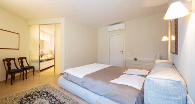 Modern villa zarif odasında. İçeride kimse yok