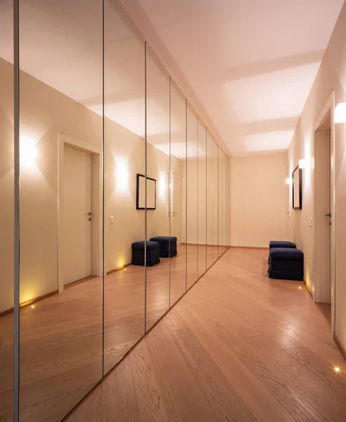 Corridor with wardrobes and mirrors. Nobody inside — Stock Image Corridor Wardrobes Mirrors Nobody Stock Photo