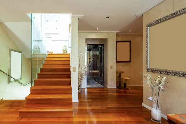 Entry with stairs and glass, parquet. No one inside — Stock Image Entry Stairs Glass Parquet One Stock Photo