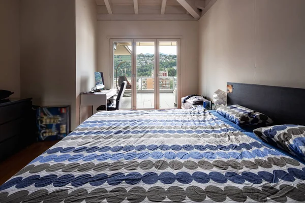 Schlafzimmer Mit Fenster Niemand Drinnen — Stockfoto