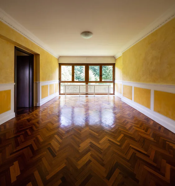 Sala Estar Com Parquet Vintage Grandes Janelas Ninguém Dentro — Fotografia de Stock