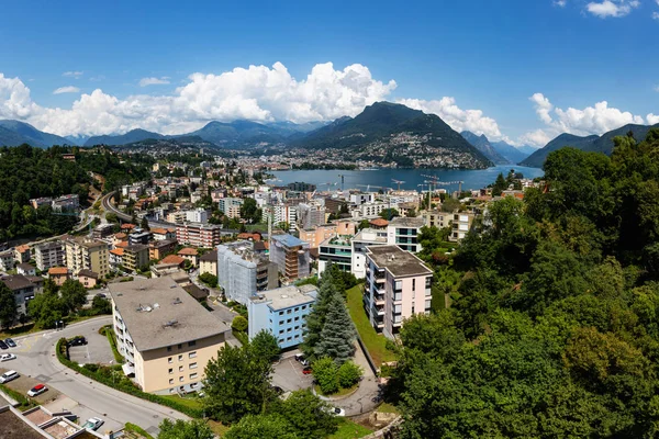 Dak Van Een Gebouw Met Uitzicht Het Meer Van Lugano — Stockfoto