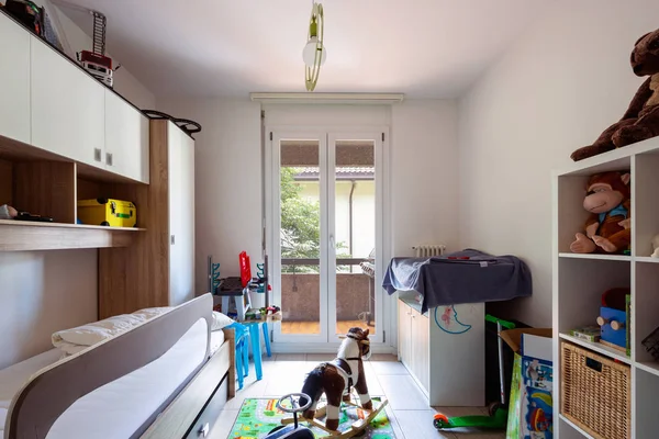 Dormitorio Infantil Con Muchos Juegos Suelo Hay Nadie Adentro —  Fotos de Stock