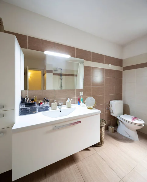 Salle Bain Spacieuse Lumineuse Avec Des Carreaux Personne Intérieur — Photo