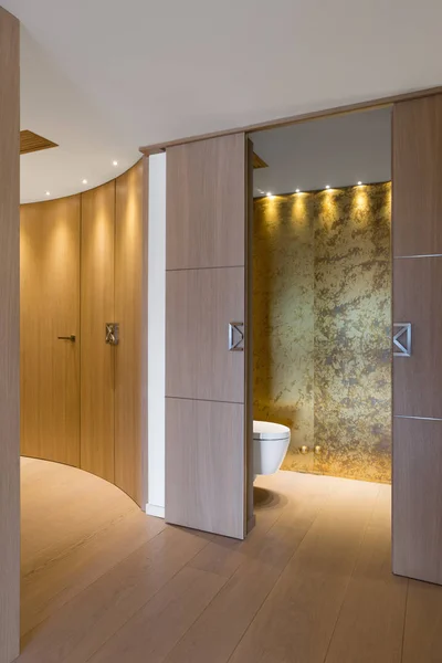 Elegáns Fából Készült Folyosó Spotlámpa Modern Lakás Senki Sem Belül — Stock Fotó