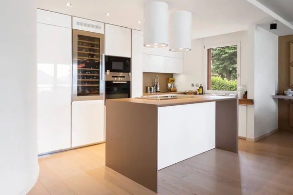 Kitchen White Island Hood Spotlights Modern Apartment Nobody — Stock Photo, Image