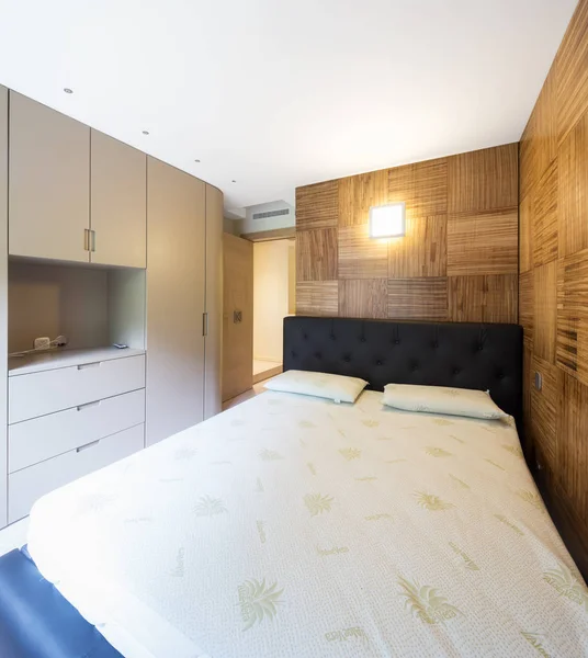 Dormitorio Con Parquet Apartamento Moderno Hay Nadie Adentro —  Fotos de Stock