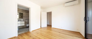 Modern daire, boş yeni alanlarda, iç kimse