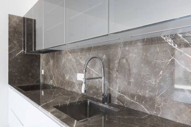 Şehirde binada modern daire