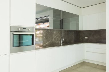 İç modern daire, içeride, beyaz duvarlar kimse yok