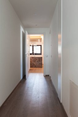 Modern daire, boş yeni alanlarda iç