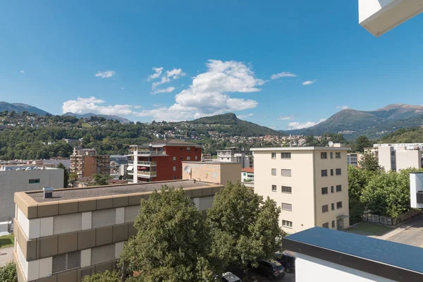 Apartamento Edificio Ciudad Vistas Exteriores Desde Balcón —  Fotos de Stock