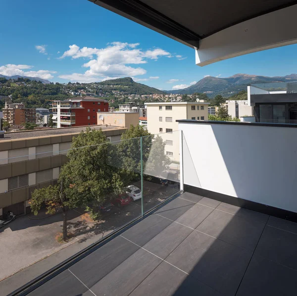 Apartamento Edifício Cidade Varanda Exteriores — Fotografia de Stock