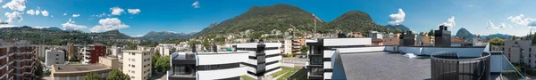 Panoramatický Pohled Exteriéry Posledního Patra Moderní Stavby Městské Krajiny — Stock fotografie