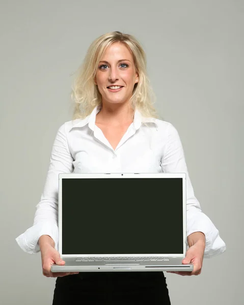 Menina Com Laptop Camisa Branca — Fotografia de Stock