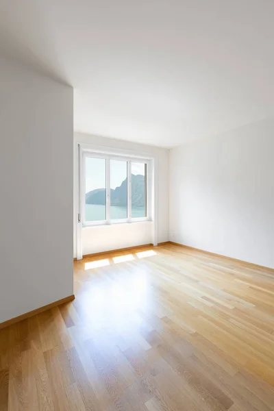 Habitación Blanca Con Ventana Vista Lago Hay Nadie Adentro — Foto de Stock