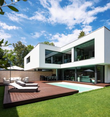 Dış modern beyaz villa havuzu ve Bahçesi, içeride kimse yok