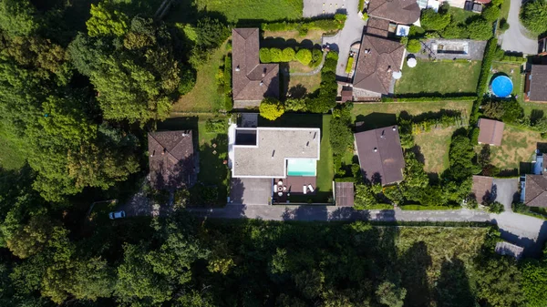 Außen Moderne Weiße Villa Mit Pool Und Garten Drinnen Niemand — Stockfoto