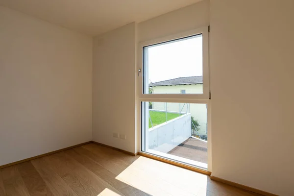 Leeres Weißes Zimmer Mit Fenster Mit Aussicht Konzept Niemand Drinnen — Stockfoto