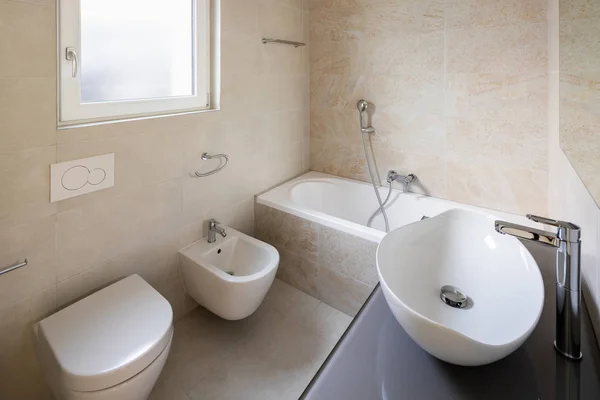 Bagno Moderno Con Grandi Piastrelle Marmo Nessuno All Interno — Foto Stock