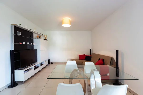 Moderno Salón Minimalista Blanco Con Mesa Cristal Hay Nadie Adentro — Foto de Stock