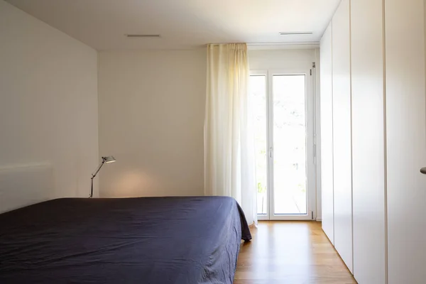 Schlafzimmer Mit Großem Windfang — Stockfoto