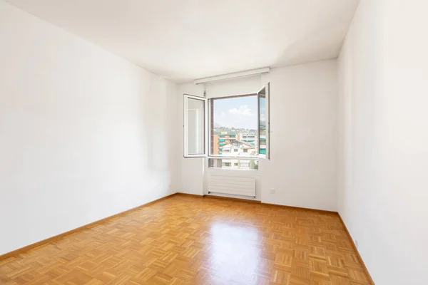 Quarto Vazio Brilhante Bom Parquet Ninguém Dentro — Fotografia de Stock