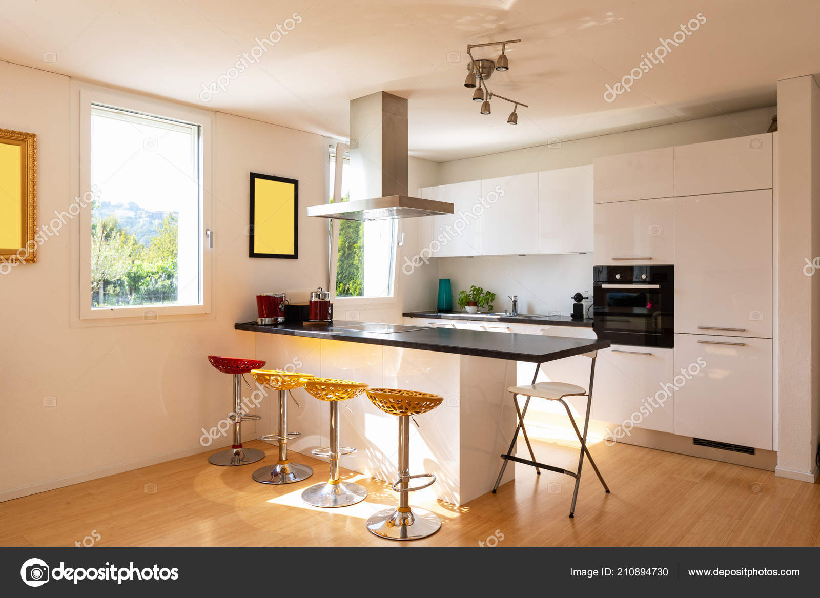 Modernes Apartment Mit Insel Und Hocker Küche Niemand Inneren ... Modernes Apartment Mit Insel Und Hocker Küche Niemand Inneren ...