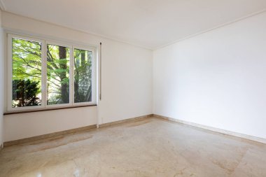 Boş Oda görünümü ve doğa manzaralı. İçeride kimse yok