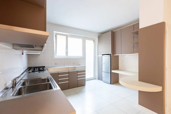 Grande Cucina Con Finestra Luminosa Nessuno All Interno — Foto Stock