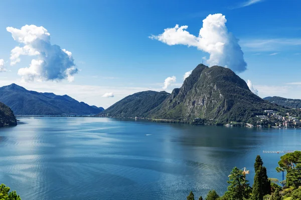 Uitzicht Het Meer Van Lugano Mount San Salvatore Een Zonnige — Stockfoto