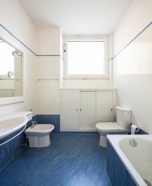 Parlak banyo fayans, içeride kimse yok