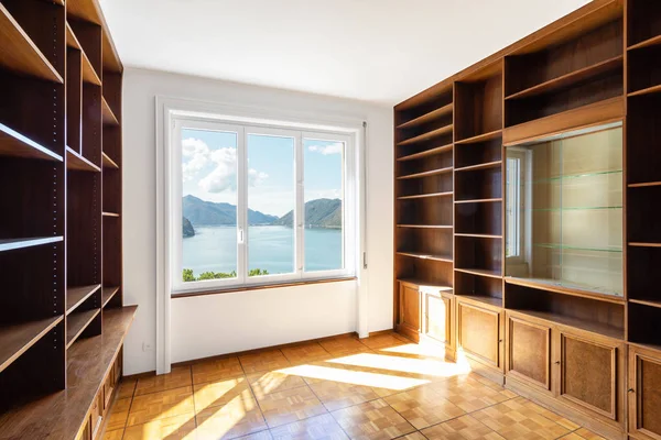 Room Empty Wooden Bookcase Overlooking Lake One — Stock Photo, Image